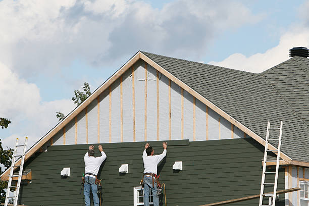 Professional Siding technician working in Cumberland, IN